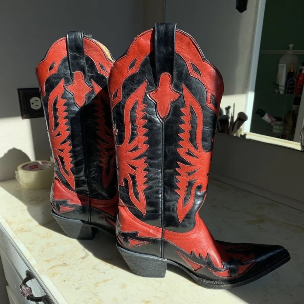 Worn a maximum of two times, size 6 1/2